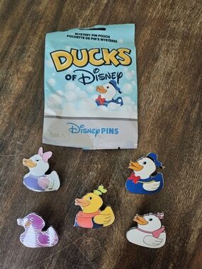 Disney Ducks Mystery Pin Set - Blue, White, Yellow, Purple, Pink